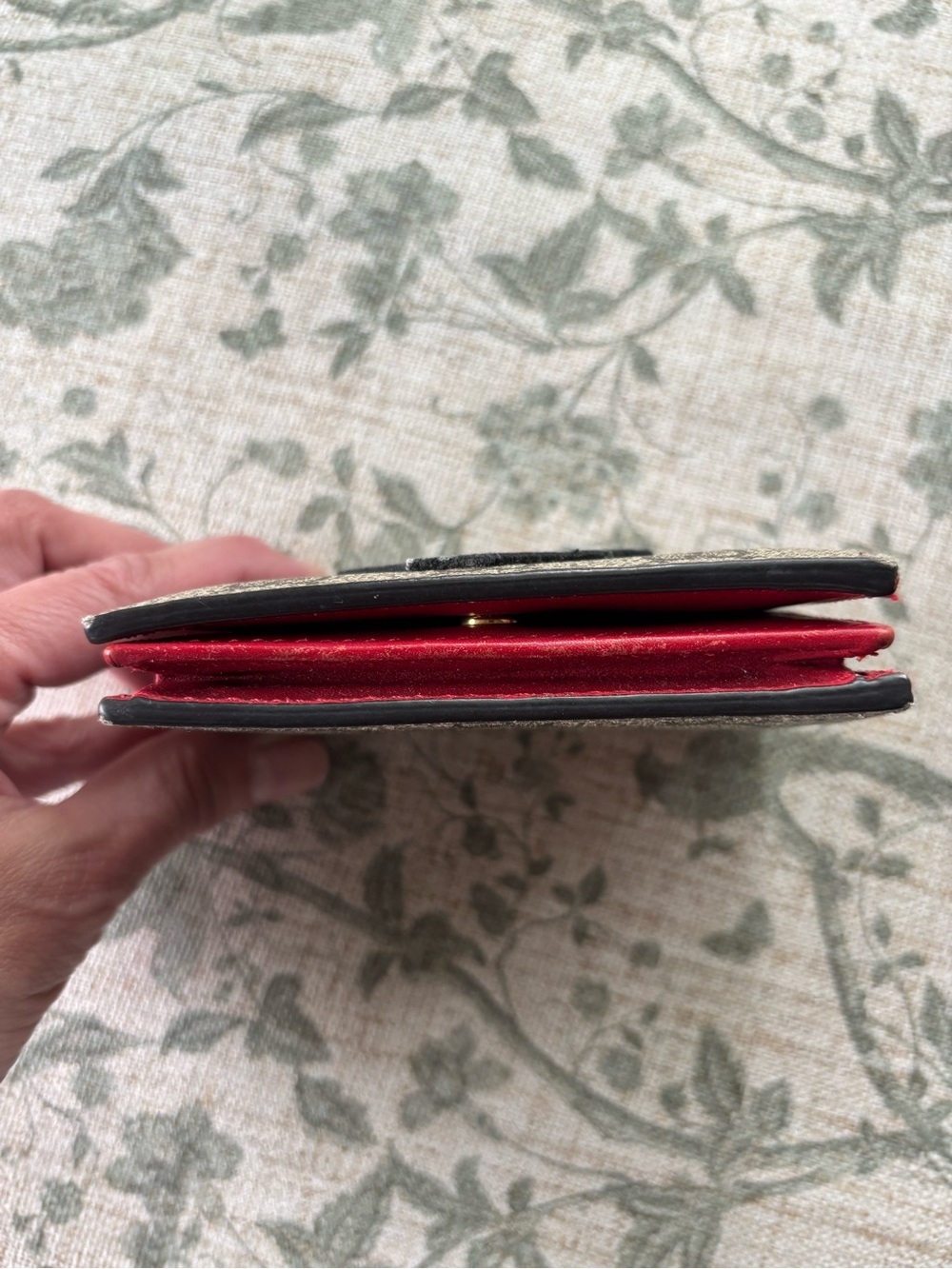 EUC Gucci Limited Edition GG Supreme Heart Snake Wallet. - Picture 11 of 12